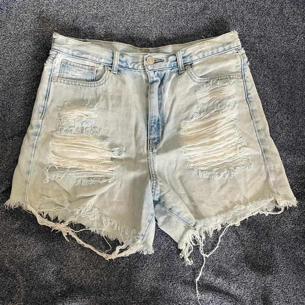 AE Mom Short - Picture 1 of 3